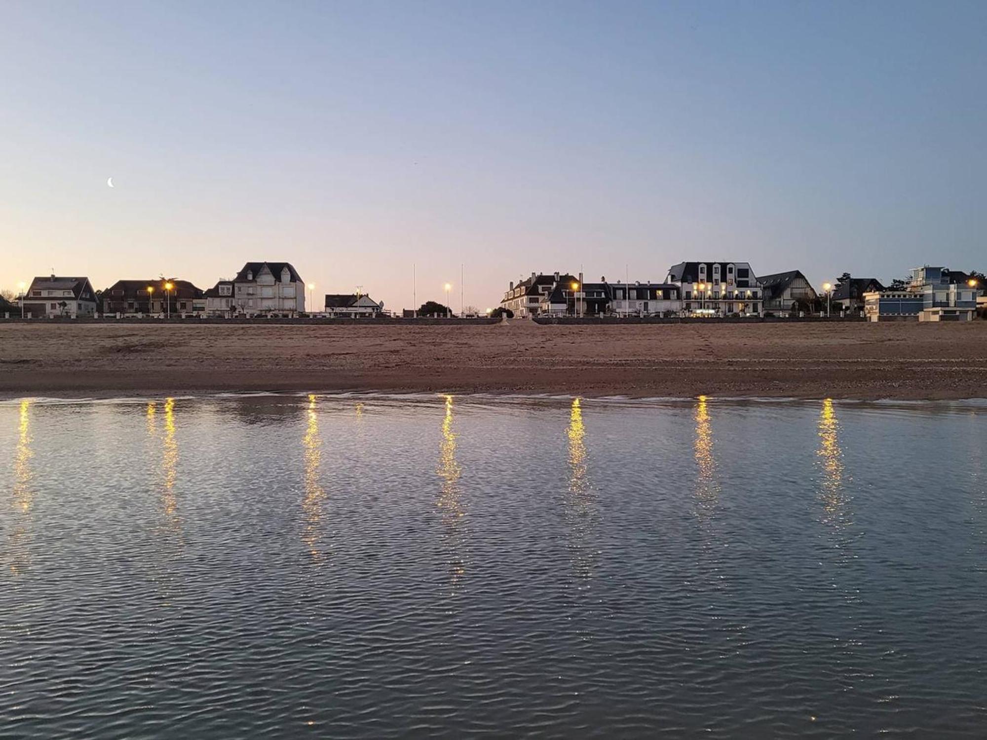 Studio Avec Terrasse, Parking Prive Et Acces Direct A La Plage - Fr-1-465-86 Merville-Franceville-Plage Kültér fotó